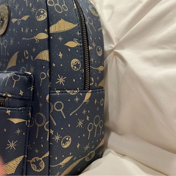 🎄 SALE! Wizarding World X Harry Potter Gold Quidditch Mini Backpack NWT Hogwarts - Picture 6 of 10